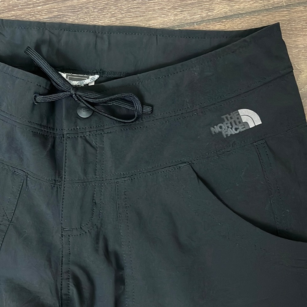 The North Face Black Women’s Capris, Size 4 - Picture 4 of 8